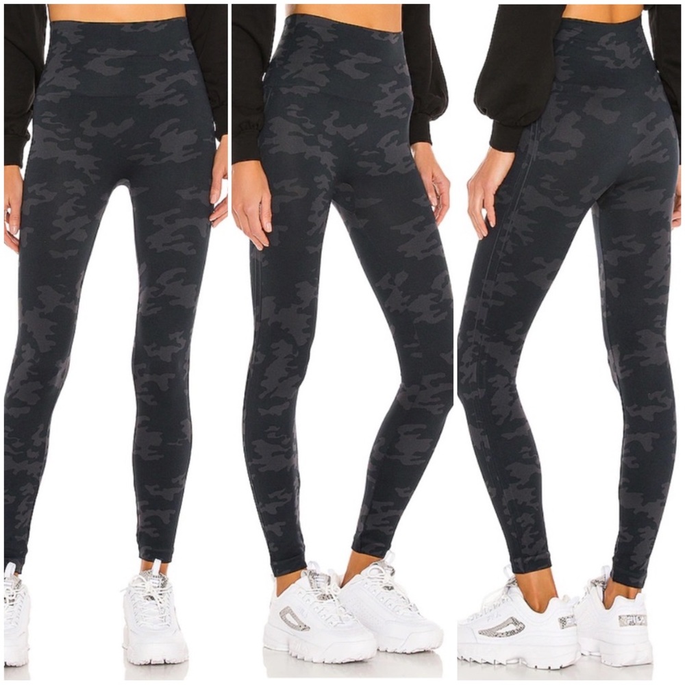 •SPANX• Look At Me Now Seamless Leggings in‎ Black Camo Size Medium Shapewear